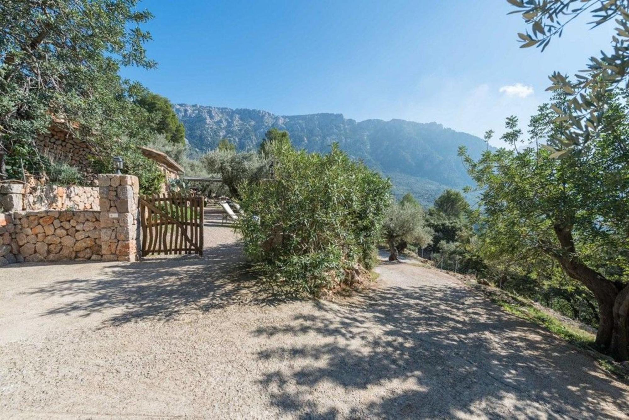 Гостевой дом Casita De Montana Cerca Del Mar Форналуч Экстерьер фото